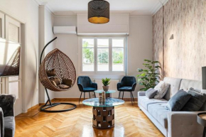 New Huge 5BDR/2bath Apt(+netflix)/1min toAcropolis